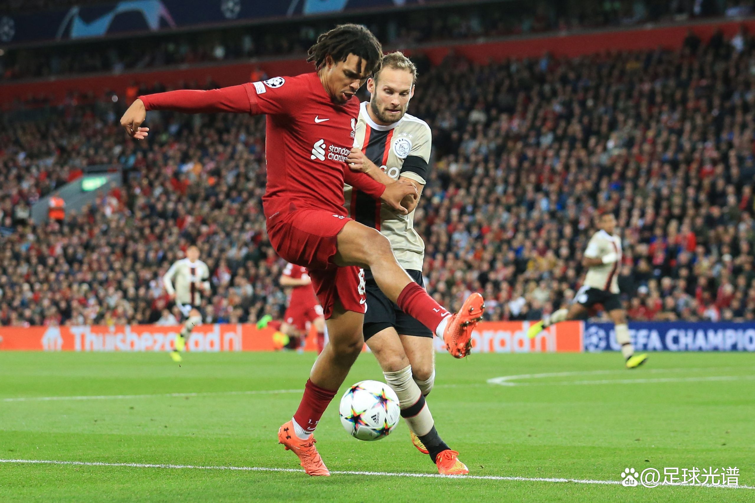 关于国际转会市场火热,球队抢购新星的信息 关于国际转会市场火热,球队抢购新星的信息