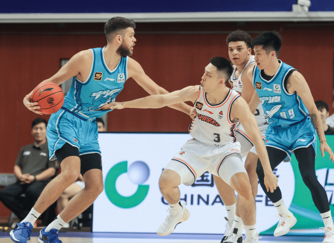 包含北京队战胜上海男篮，取得重要胜利的词条