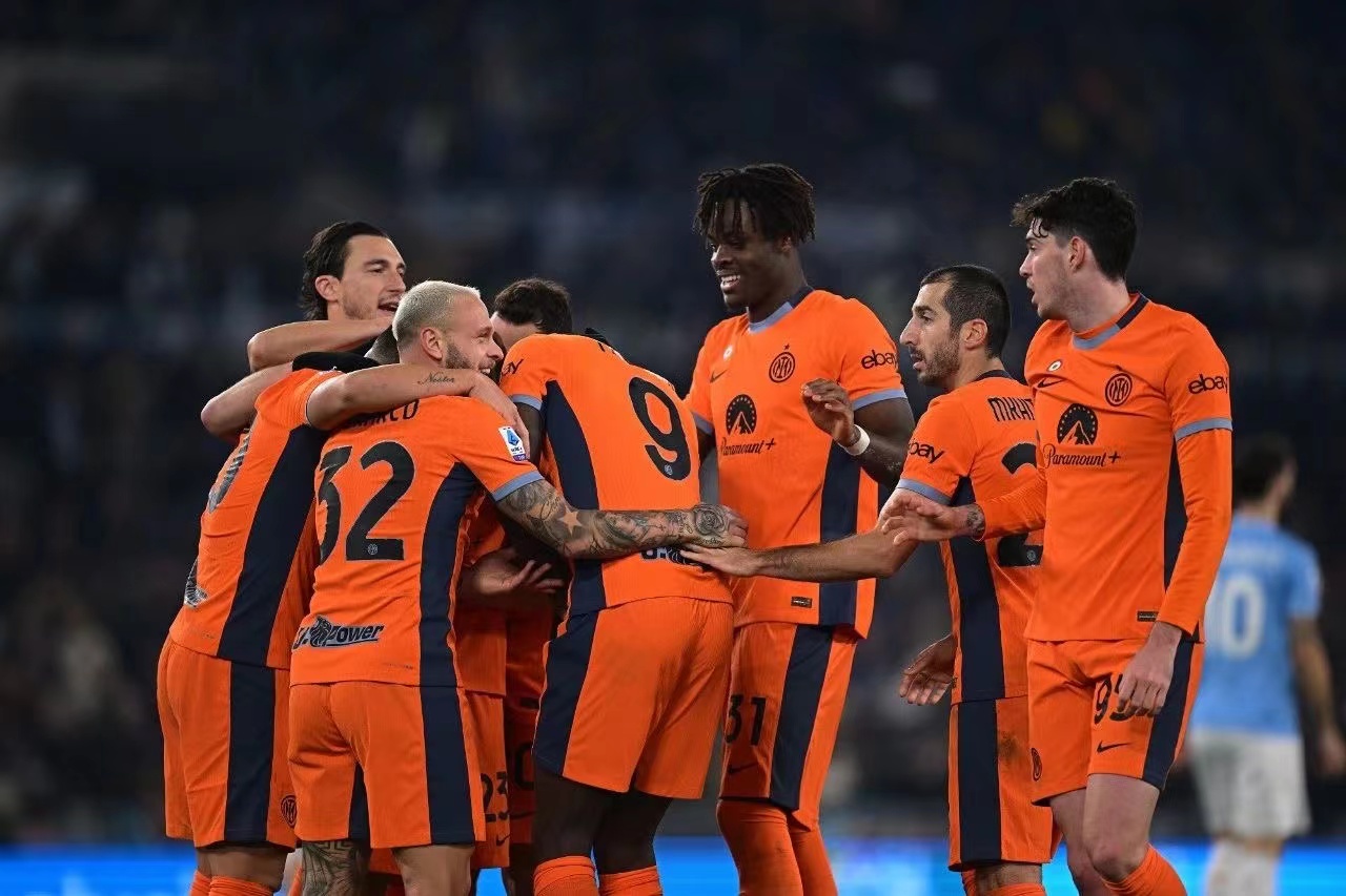 关于瑞典队在欧洲赛场上顽强拼搏，锋线攻防两端均出彩的信息