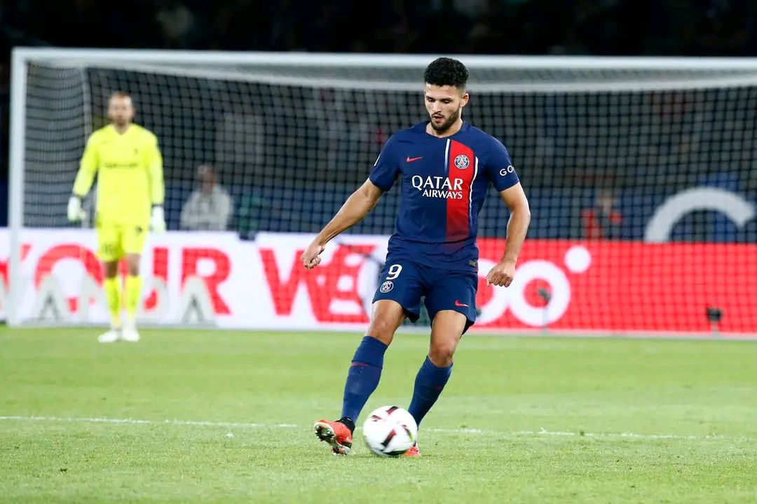 开云体育平台APP-关于法甲联赛竞争白热化，领头羊紧咬追击的信息