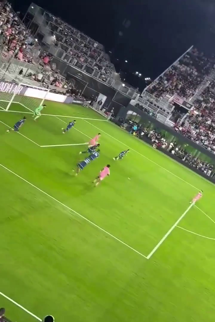 关于精彩进球引爆现场气氛,球迷呐喊声震天响的信息 关于精彩进球引爆现场气氛,球迷呐喊声震天响的信息