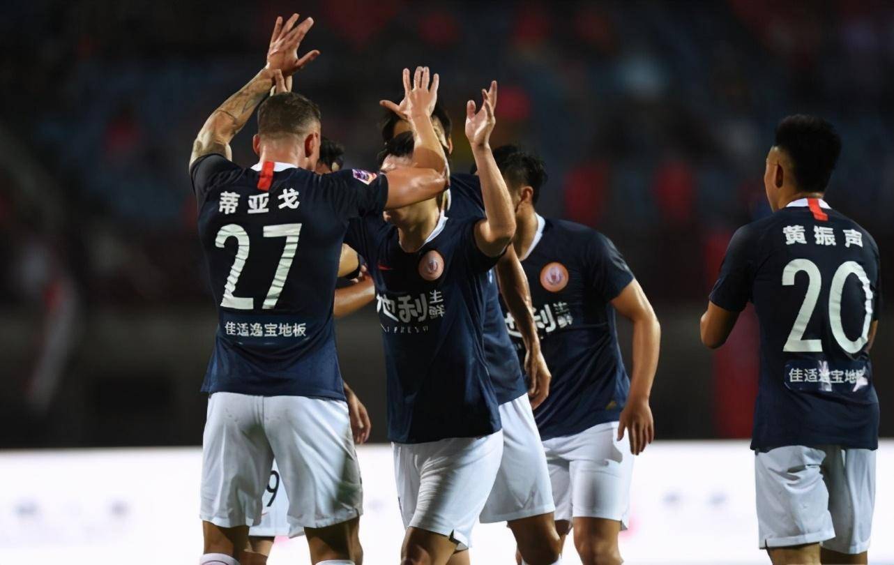 西安威胁战胜杭州绿城，继续保持不败