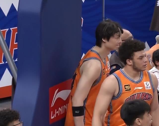 包含铁血防线力挫对手,帮球队锁定胜局的词条 包含铁血防线力挫对手,帮球队锁定胜局的词条