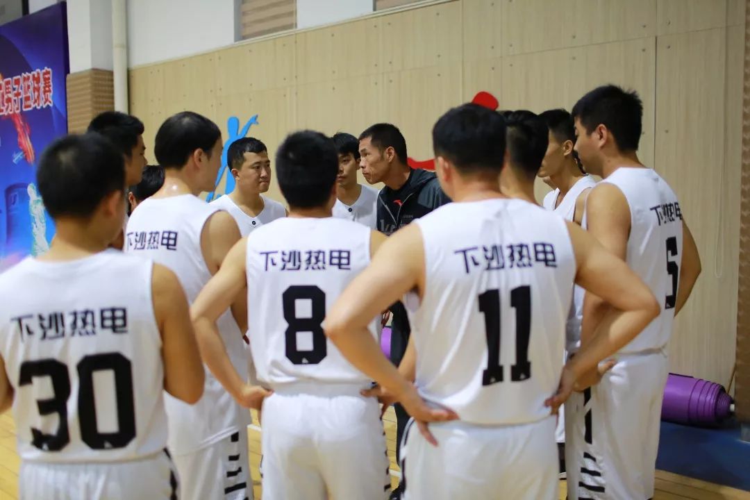 包含比赛中球队战术调整，局势急转直下的词条