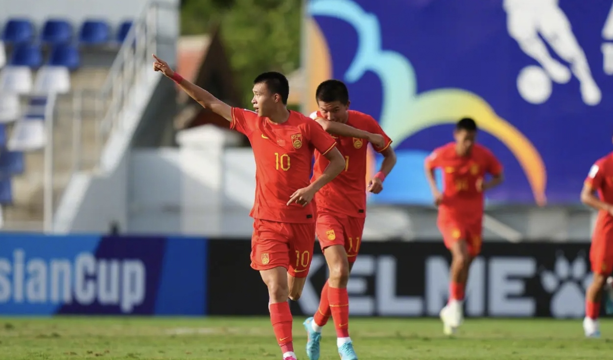 开云体育登录-关键之战即将上演，双方球队备战为重的简单介绍