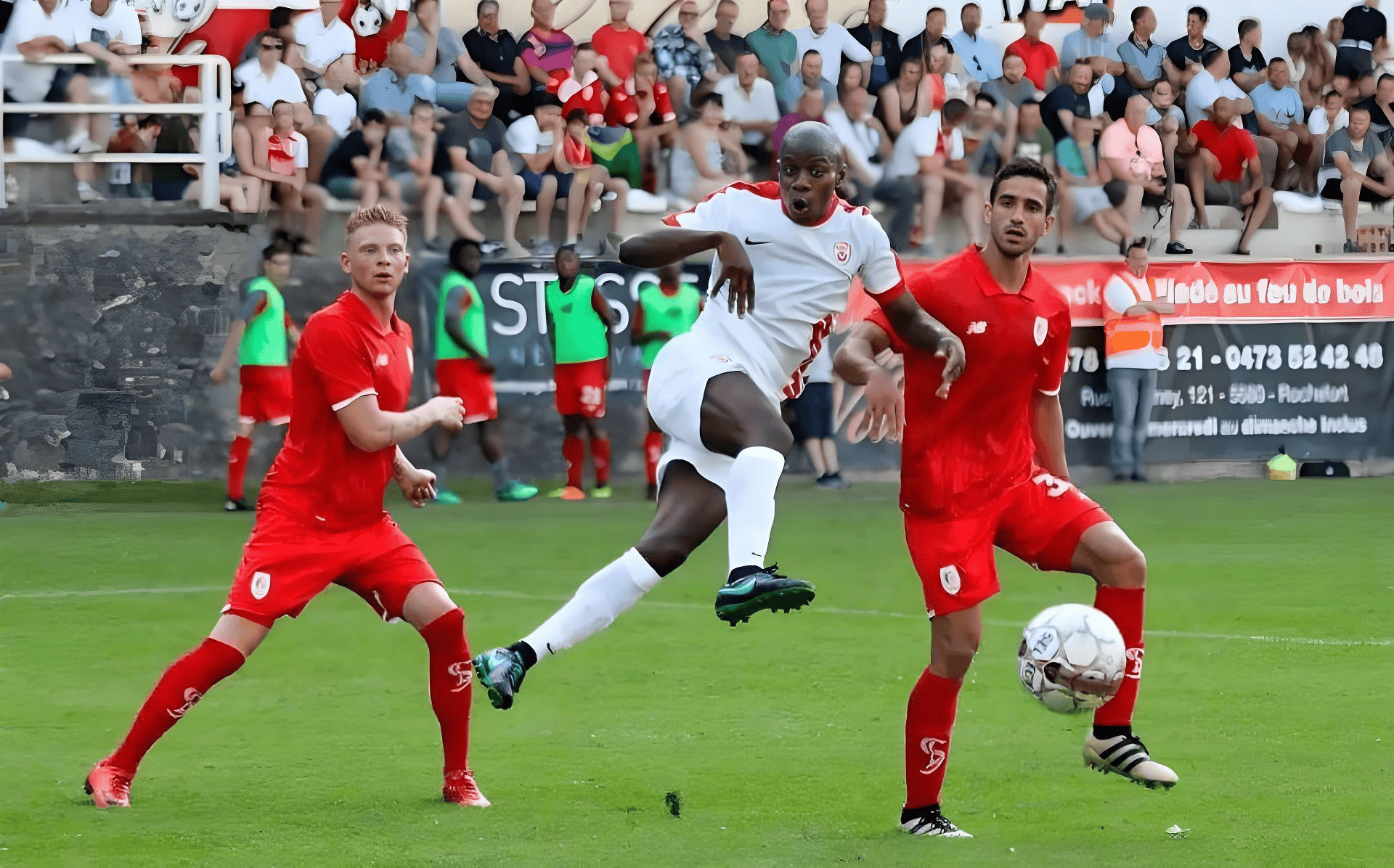 开云体育官方网站-阿贾克斯重回荷甲榜首，领先优势逐步扩大的简单介绍