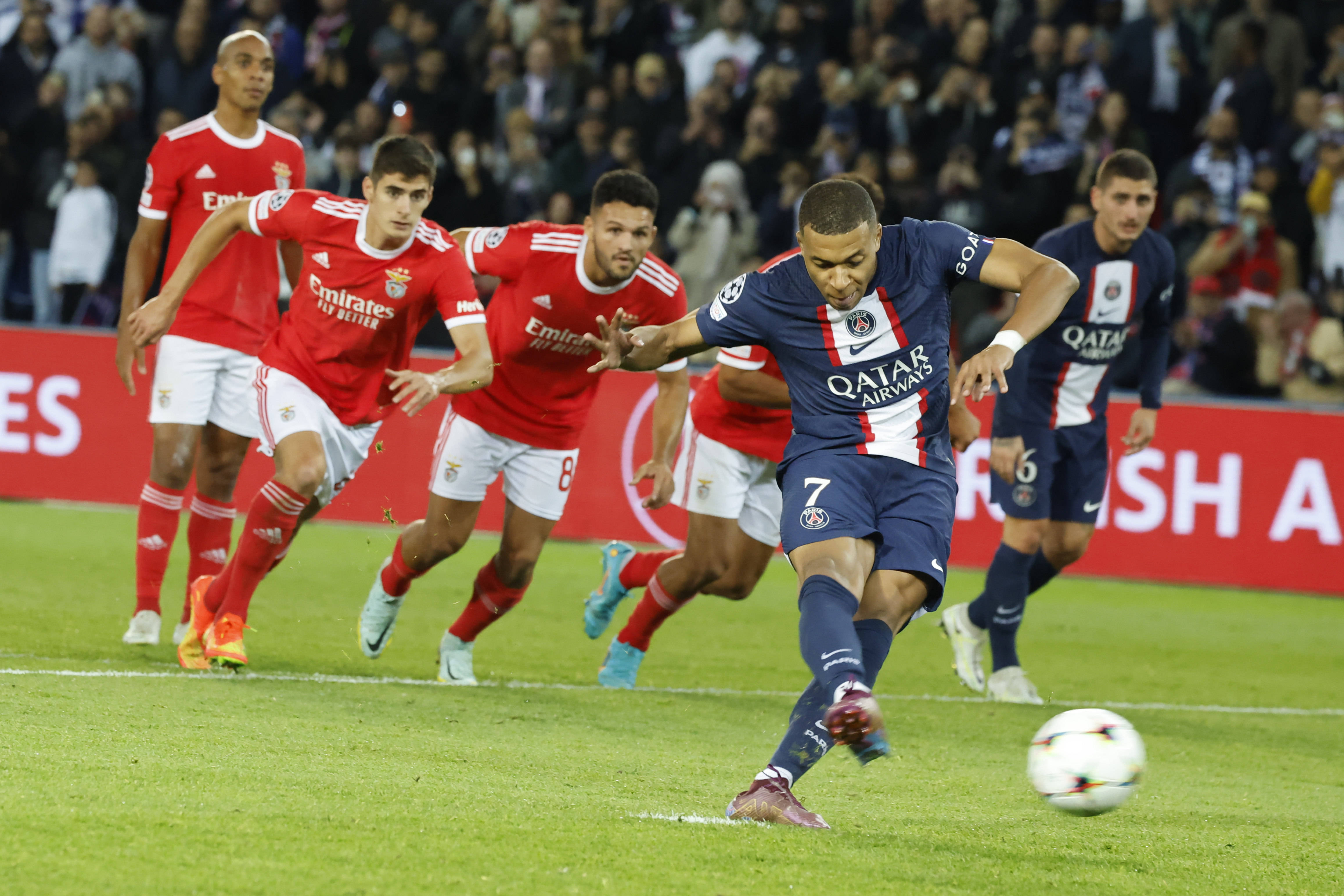 皇家马德里客场逼平巴黎圣日耳曼 皇家马德里客场逼平巴黎圣日耳曼