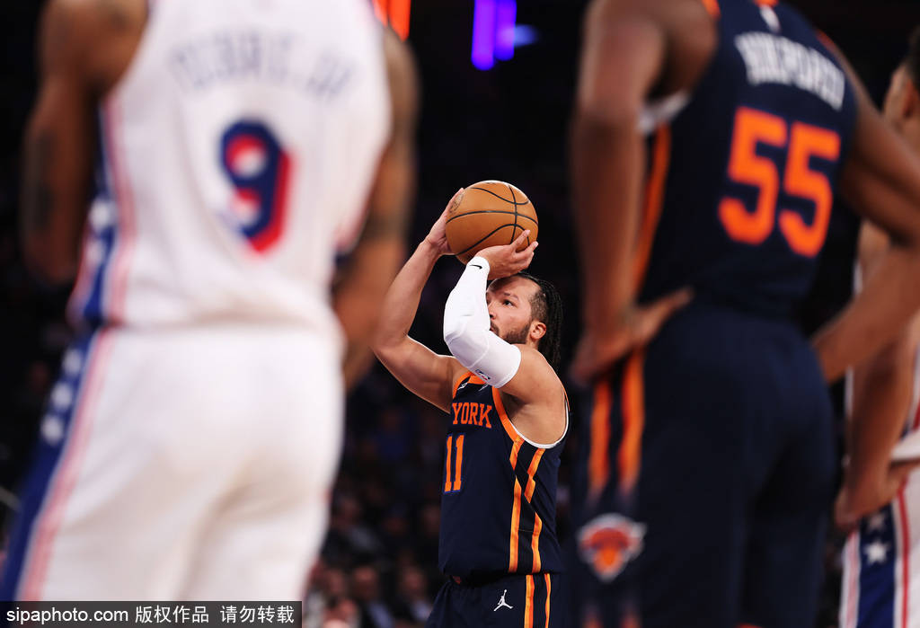 开云体育中国-尼克斯队新秀球员在场上大放异彩引发关注