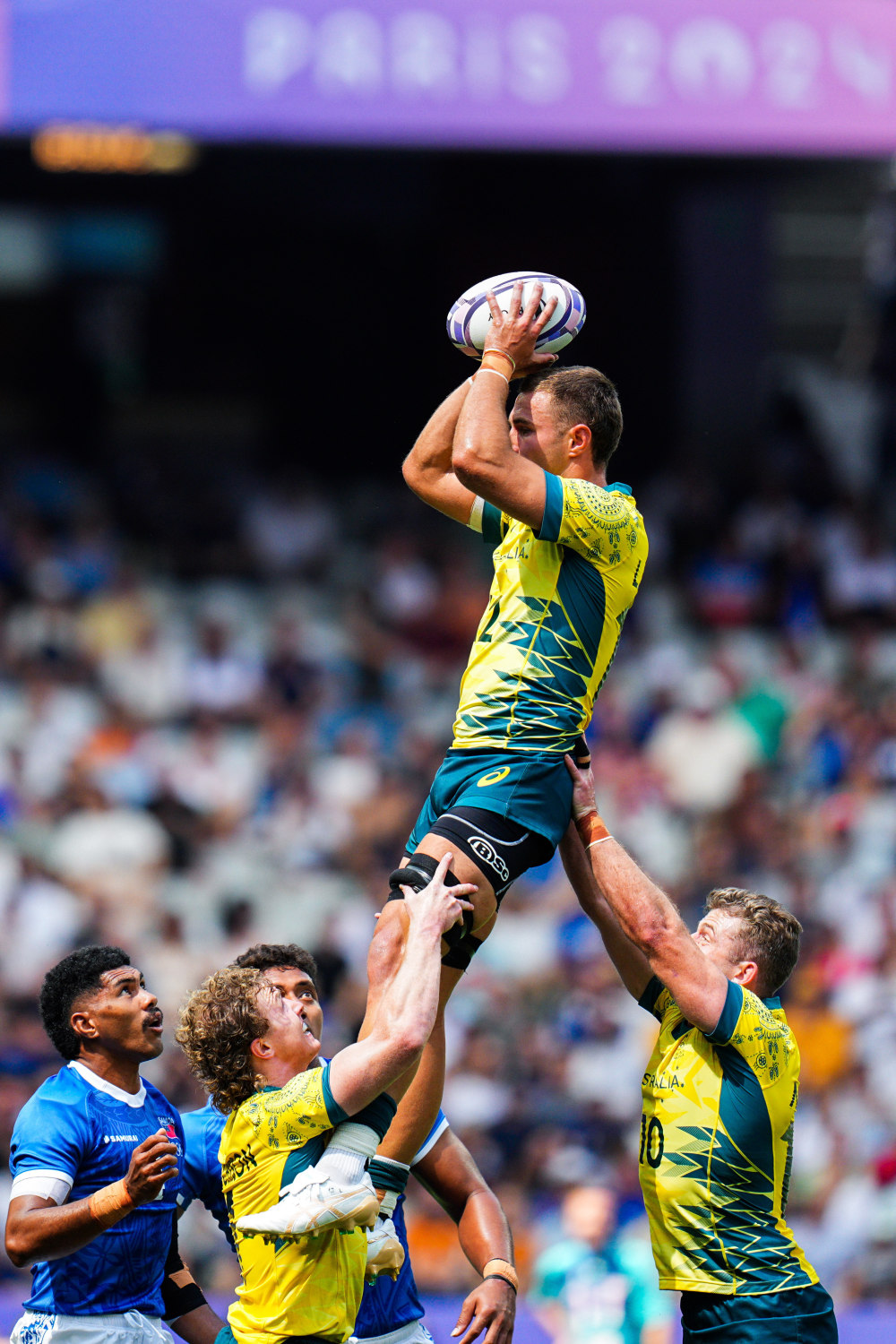 南非队在橄榄球比赛中表现出色 南非队在橄榄球比赛中表现出色