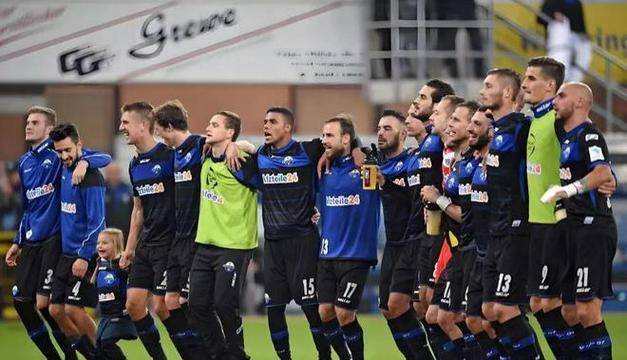 包含球队备战全力迎战,赛场战术氛围精彩纷呈的词条 包含球队备战全力迎战,赛场战术氛围精彩纷呈的词条