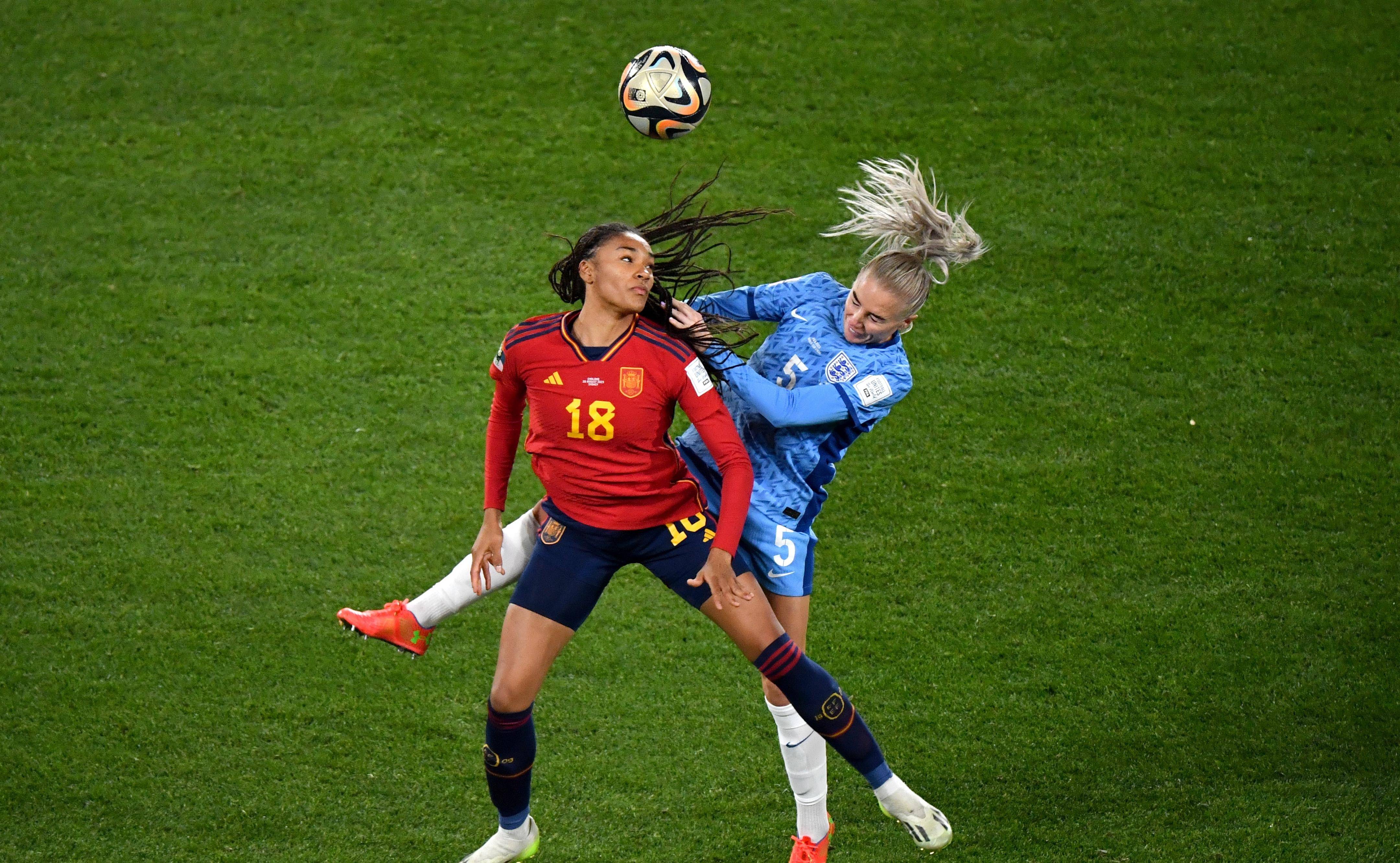 开云平台-世界知名足球女运动员在比赛中表现出色