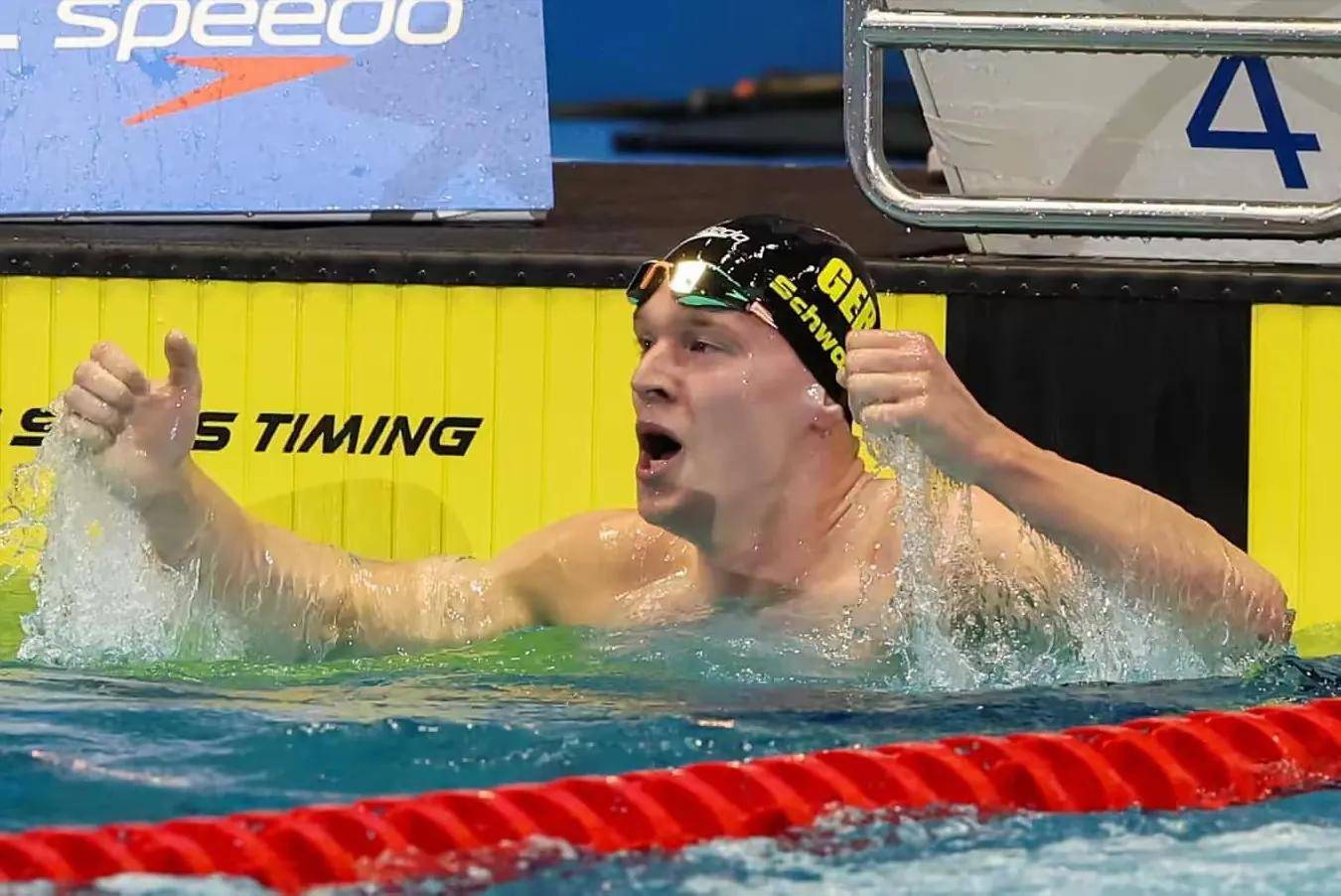 开云体育官方网站-美国游泳选手刷新世界纪录，登顶领奖台