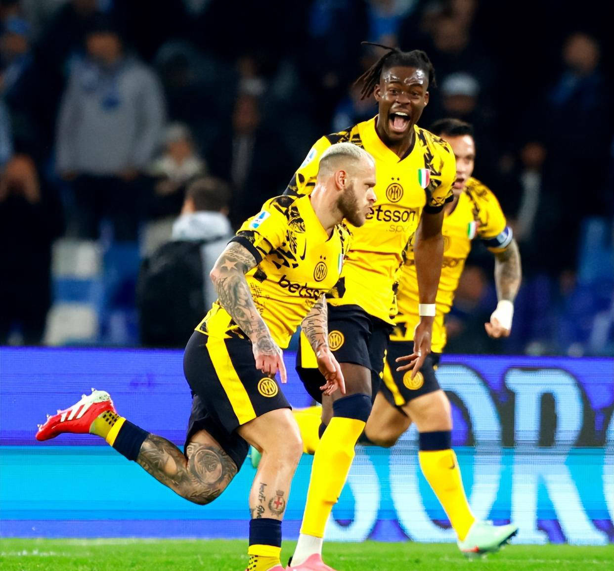 艰难比赛中取胜,球队展现不畏艰难的精神 艰难比赛中取胜,球队展现不畏艰难的精神