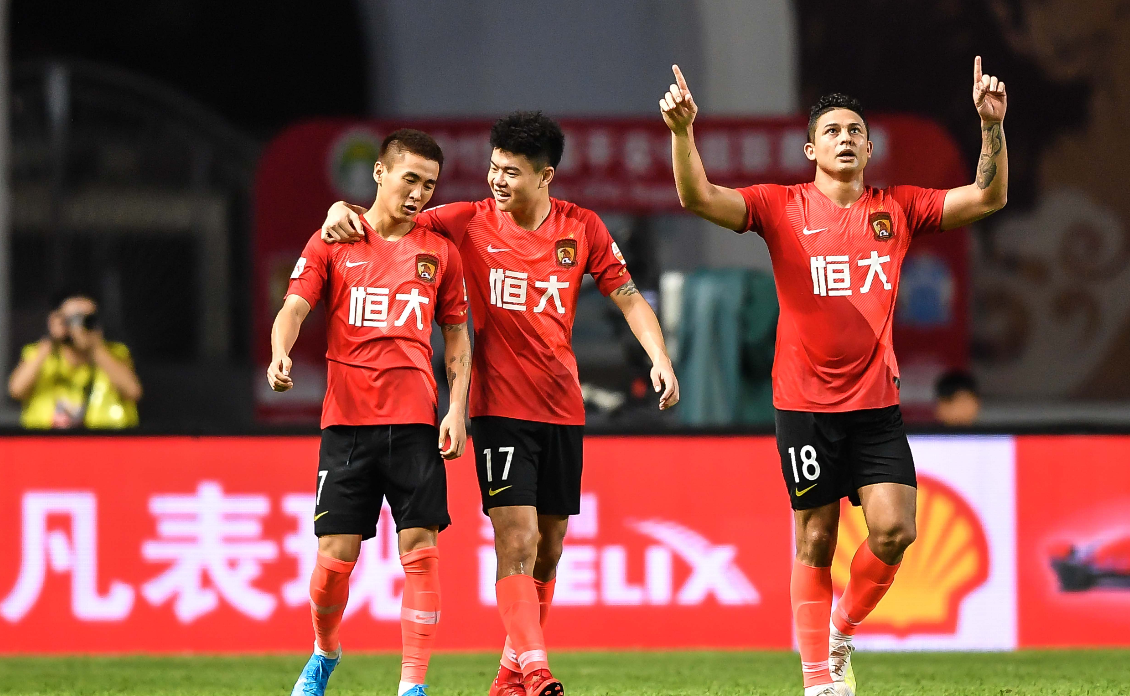 恒大客场不败,斩获与重庆平局 恒大客场不败,斩获与重庆平局