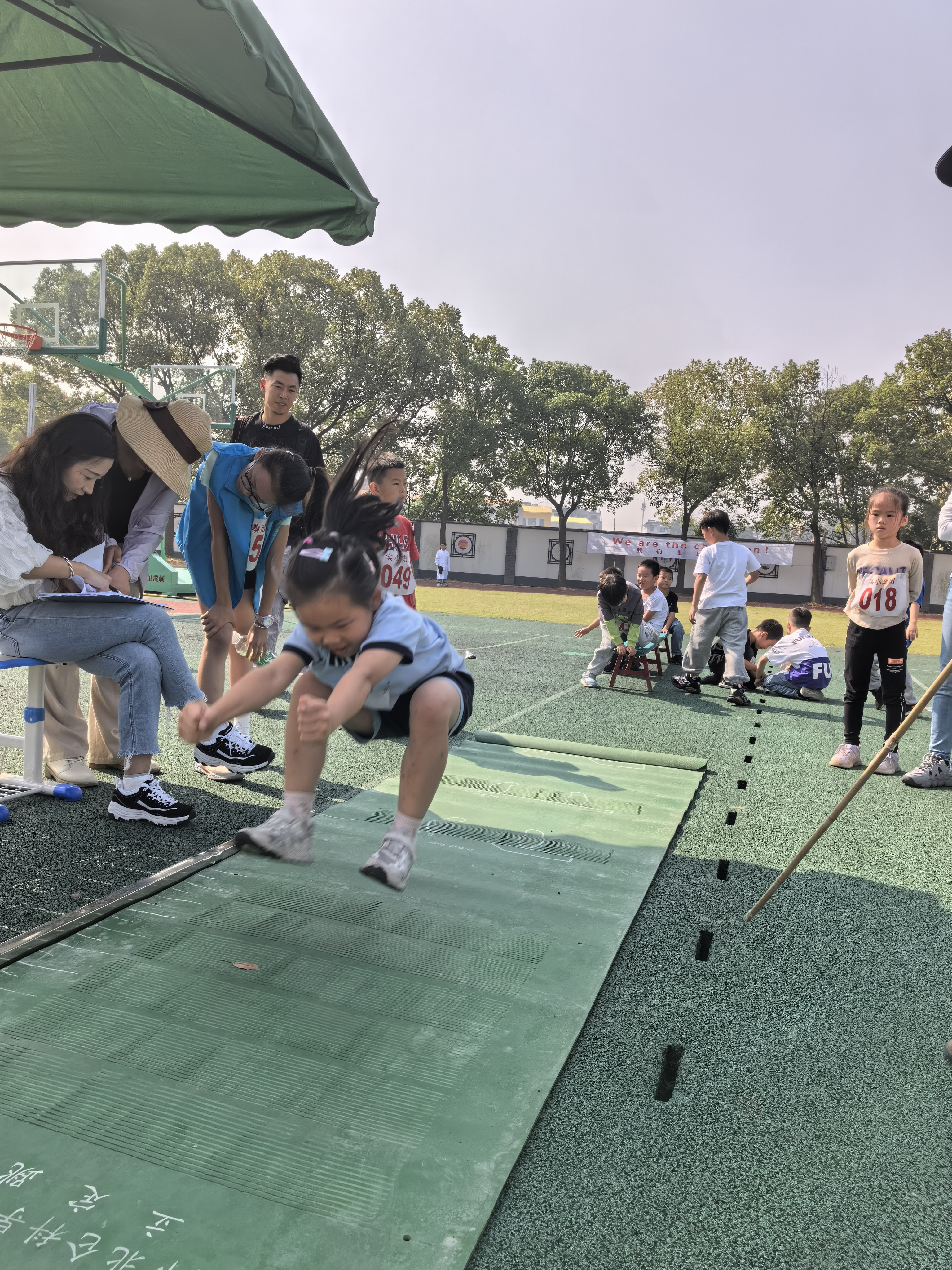 开云体育app-奮力拚搏!運動員全心投入戰鬥