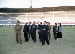 开云体育app-关于足球竞技场上英雄辈出,比分胶着的信息