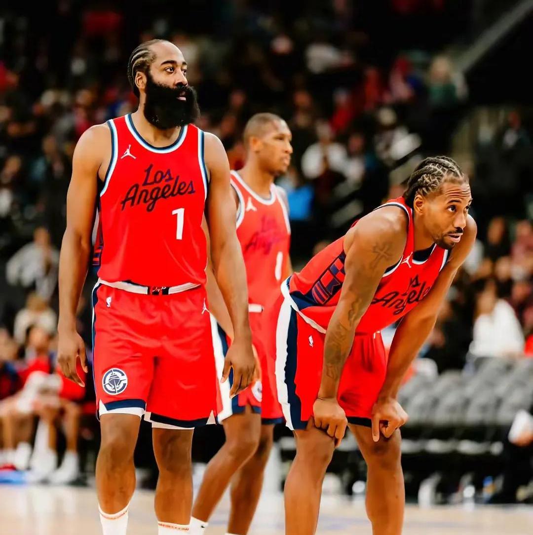 开云下载-雄鹿横扫快船，继续领先东部