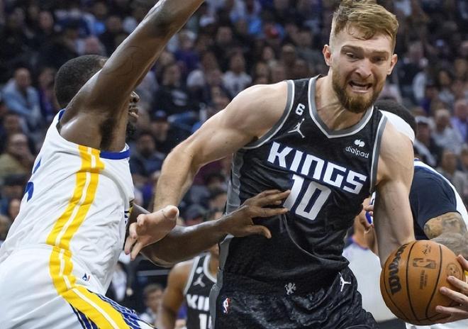 国王客场告捷，德阿隆福克斯爆发