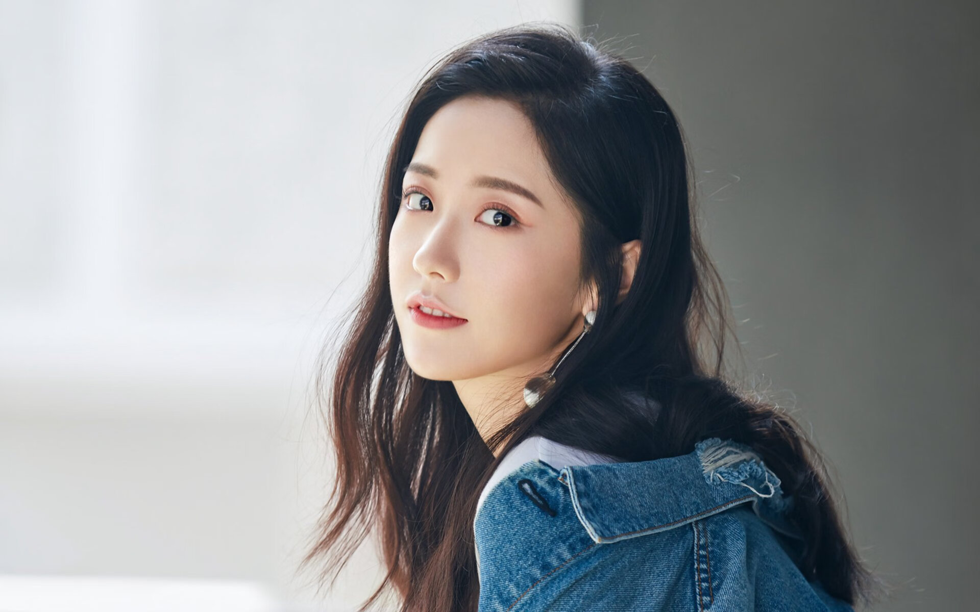 拉文赛后评分拉满,独行侠单节拉开森林狼,当巨星闪耀与团队爆发交织